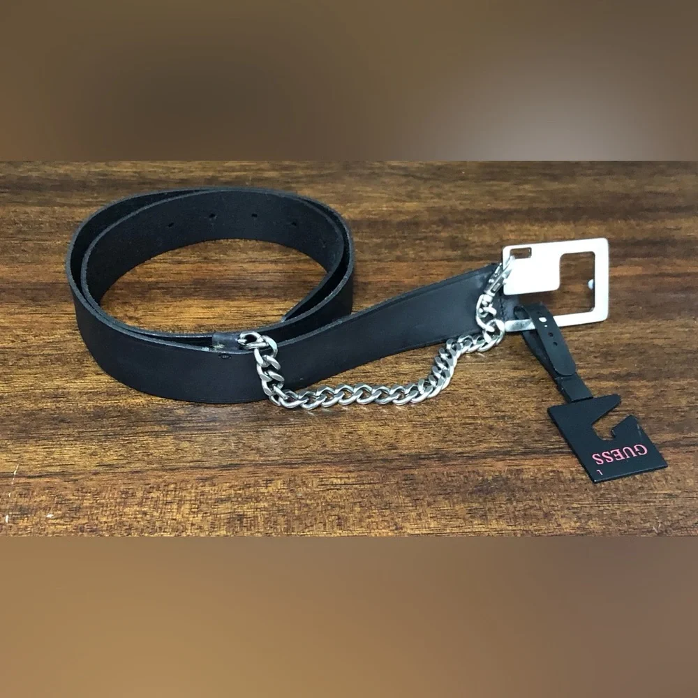 Guess Genuine leather Buckle Belt with small chain attached marron. L